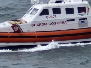 La Spezia, ritrovata donna su uno scoglio. Salvata dalla Guardia Costiera, era in ipotermia