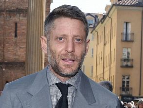 Ci sono anche i nomi di alcuni italiani negli Epstein Files. Citato Lapo Elkann che smentisce, “inaccettabile
