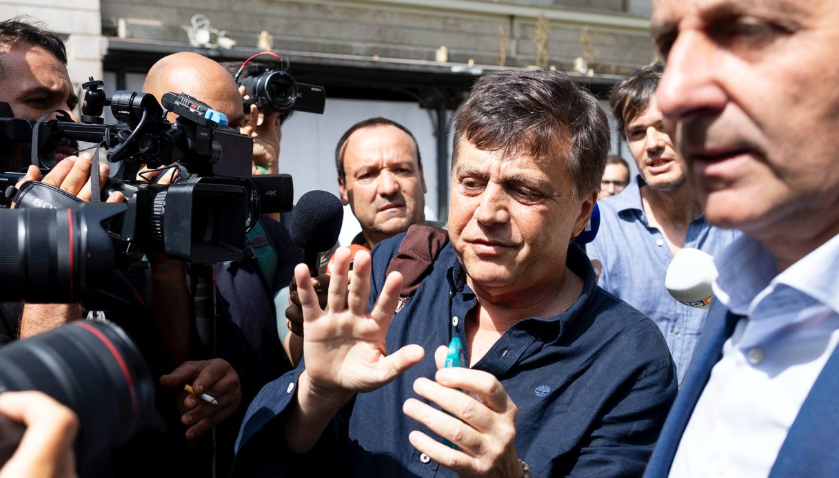 valter lavitola sfrattato da casa dalla compagna problemi per gli eventuali domiciliari per il tradimento da Virgilio.it valter lavitola sfrattato da casa dalla compagna problemi per gli eventuali domiciliari per il tradimento