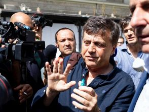 Valter Lavitola sfrattato da casa dalla compagna, problemi per gli eventuali domiciliari per il 