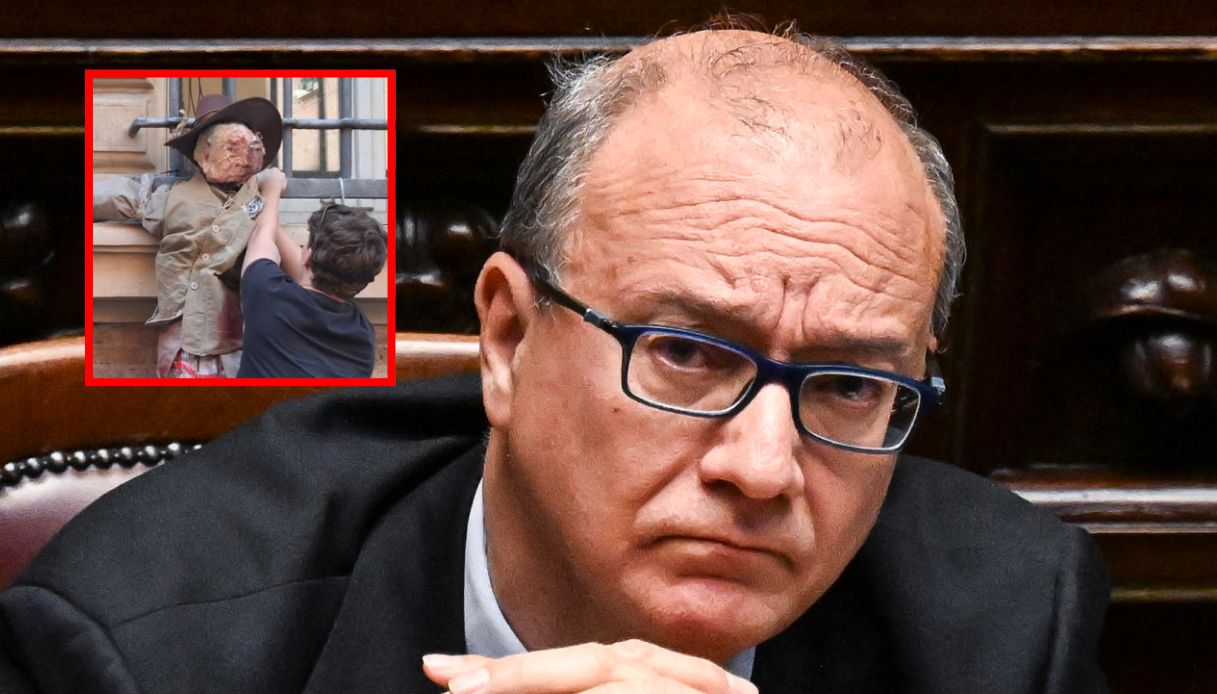 al liceo minghetti di bologna spunta manichino appeso di valditara choc a scuola solidariet224 della politica da Virgilio.it al liceo minghetti di bologna spunta manichino appeso di valditara choc a scuola solidariet224 della politica
