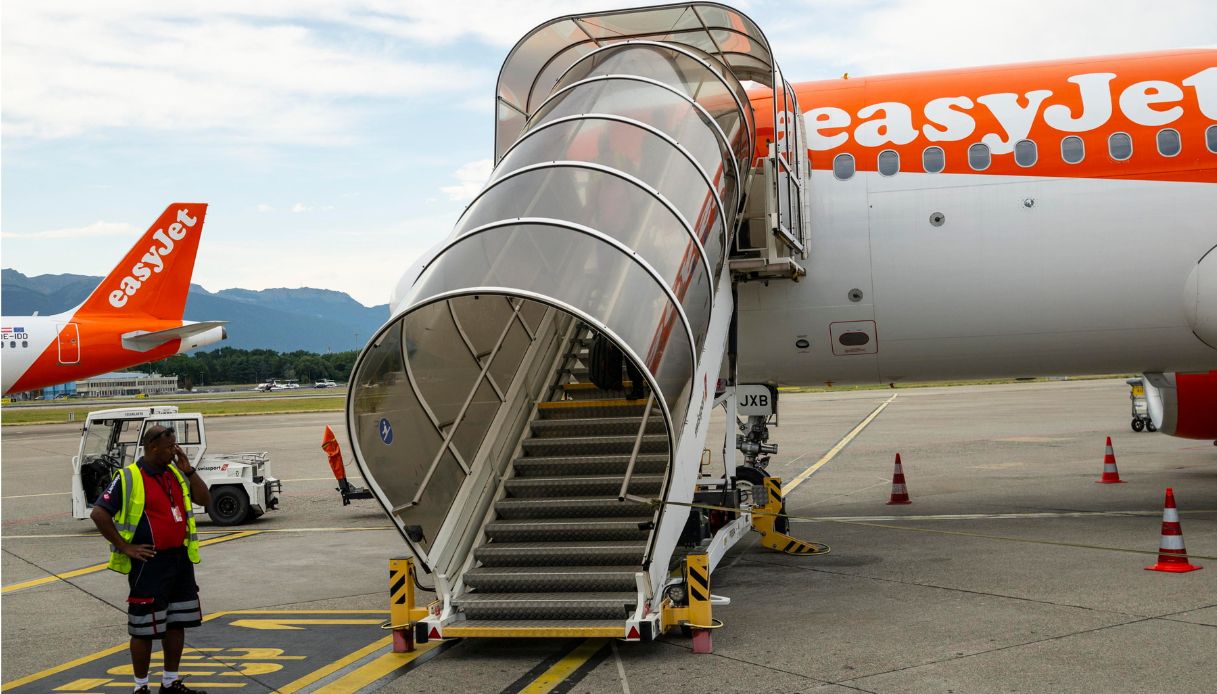 malpensa principio d8217incendio su un aereo easyjet evacuazione per 146 passeggeri 2 feriti lievi da Virgilio.it malpensa principio d8217incendio su un aereo easyjet evacuazione per 146 passeggeri 2 feriti lievi