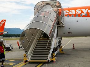 Malpensa, principio d’incendio su un aereo Easyjet: evacuazione per 146 passeggeri, 2 feriti lievi