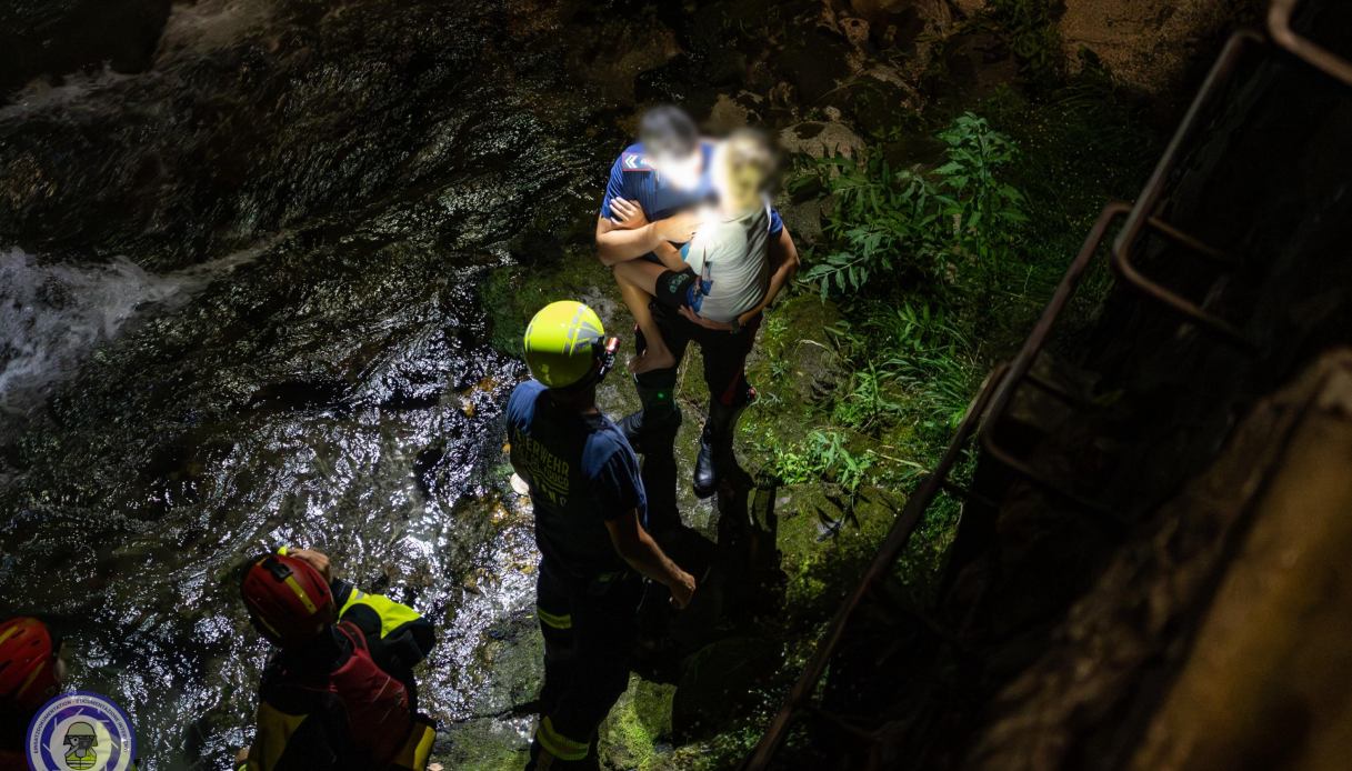 tre fratellini rimangono bloccati in mezzo al fiume a merano l intervento di un carabiniere li salva da Virgilio.it tre fratellini rimangono bloccati in mezzo al fiume a merano l intervento di un carabiniere li salva
