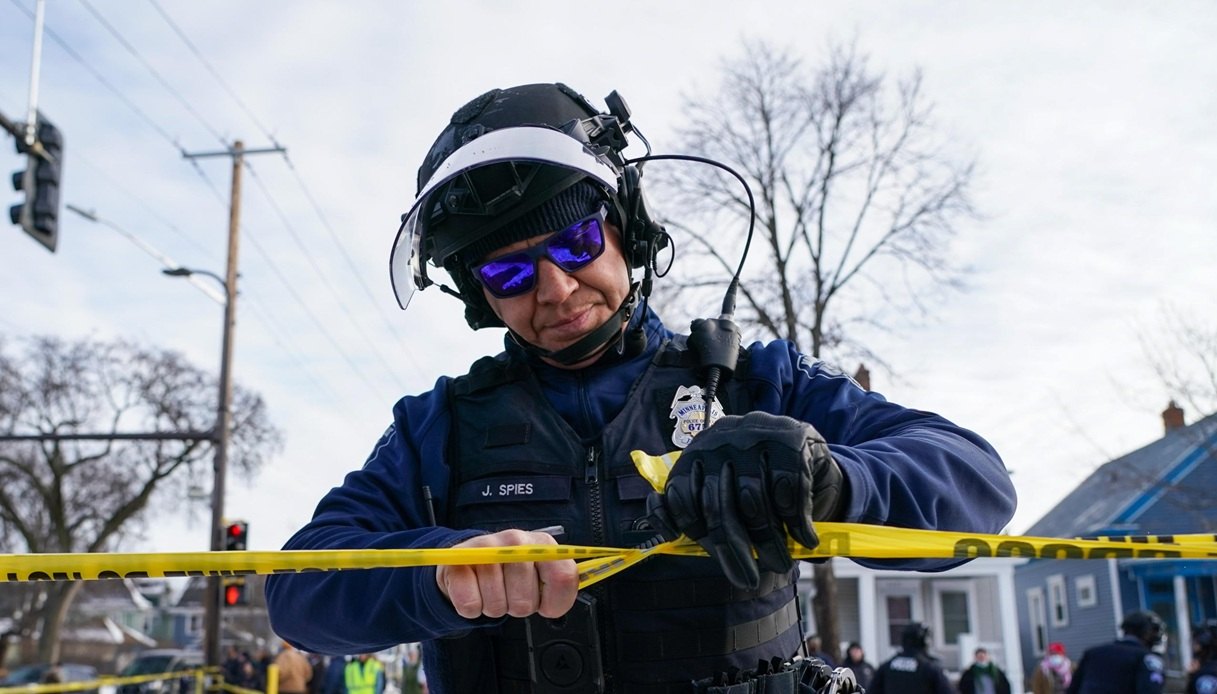 sparatoria in un condominio a minneapolis morti e feriti in un grattacielo ucciso il killer da Virgilio.it sparatoria in un condominio a minneapolis morti e feriti in un grattacielo ucciso il killer