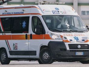 Due spettatori morti nel rally di Monte Erice a Trapani per un’auto fuori strada, feriti pilota e navigatore