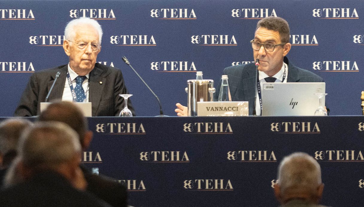 https://wips.plug.it/cips/notizie.virgilio.it/cms/2026/09/monti-vannacci-cernobbio.jpg
