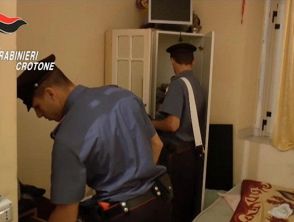 Omicidio di Salvatore Giglio a Cutro, moglie e figlio arrestati dopo due anni: ma il corpo ancora non si trova