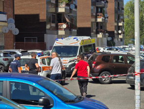Omicidio - suicidio a Ostia, uomo uccide la madre e poi si toglie la vita: aperta indagine, cosa si sa