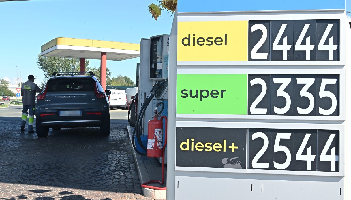 https://wips.plug.it/cips/notizie.virgilio.it/cms/2026/09/proroga-taglio-accise-mobili-diesel-gasolio.jpg