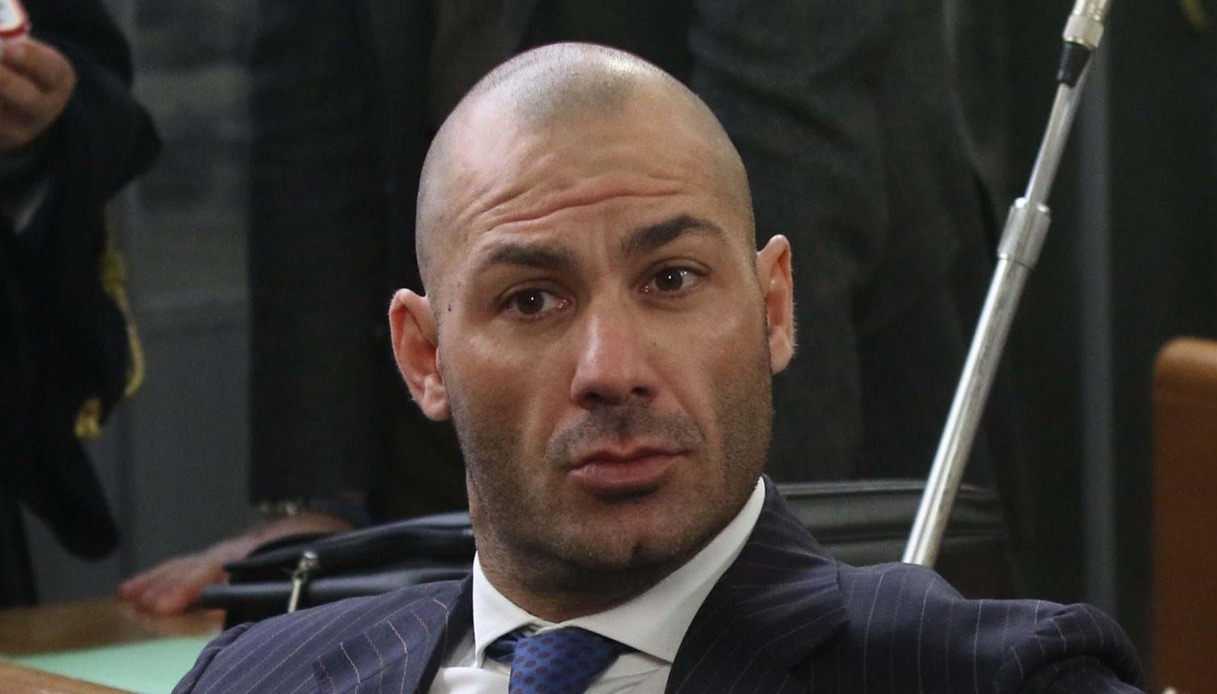riccardo bossi arrestato a busto arsizio figlio di umberto in carcere appropriazione indebita truffa e rdc da Virgilio.it riccardo bossi arrestato a busto arsizio figlio di umberto in carcere appropriazione indebita truffa e rdc
