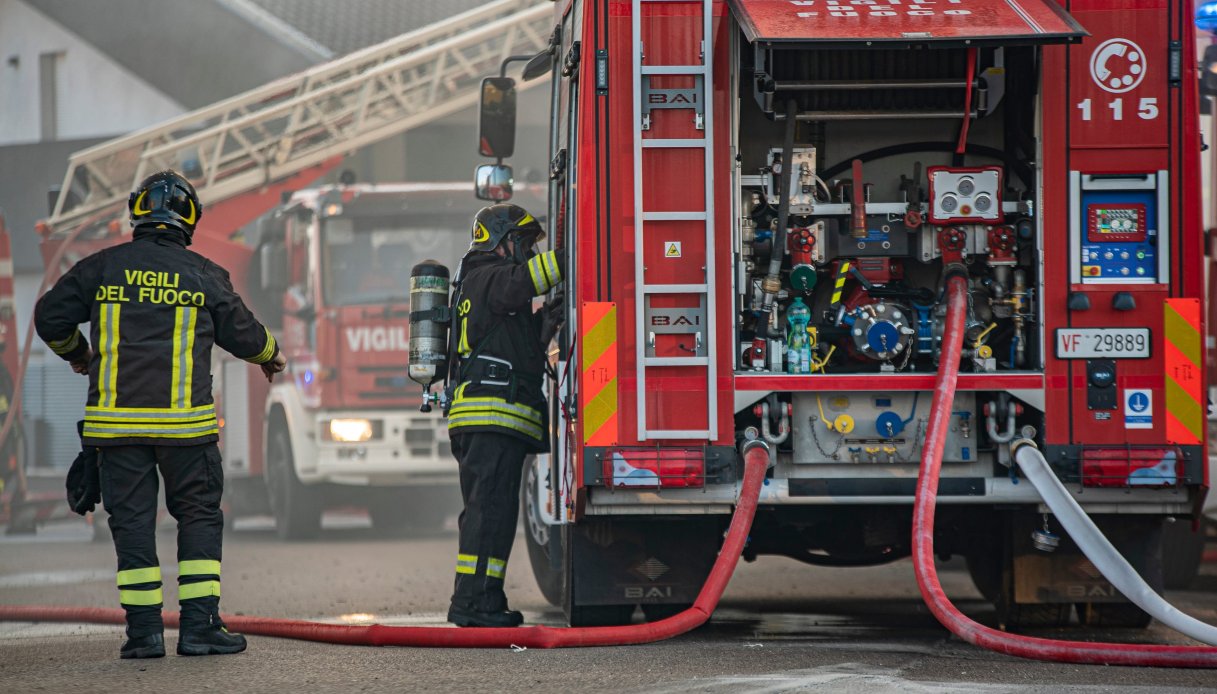 incendio a roma in un palazzo in viale togliatti salvate 3 persone ma c 232 un disperso la situazione da Virgilio.it incendio a roma in un palazzo in viale togliatti salvate 3 persone ma c 232 un disperso la situazione