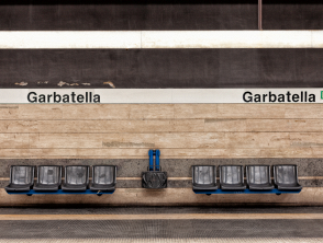 Uomo morto a Roma travolto dal treno della metro B a Garbatella: non si esclude il gesto volontario