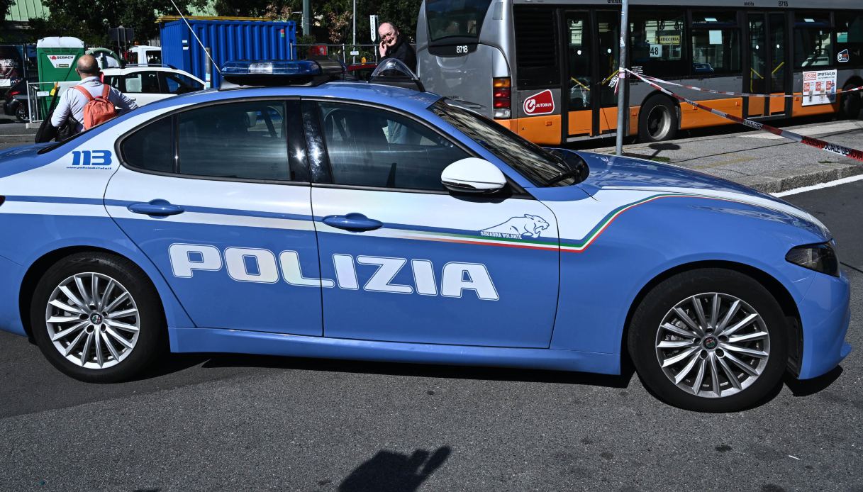 ragazza accoltellata a salerno da uno sconosciuto in largo san tommaso d aquino dimessa aggressore in fuga da Virgilio.it ragazza accoltellata a salerno da uno sconosciuto in largo san tommaso d aquino dimessa aggressore in fuga