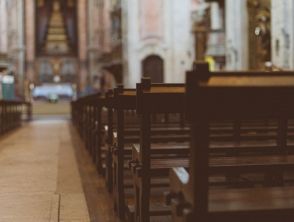 Salme scambiate in obitorio a Firenze e funerali annullati, rabbia della famiglia: 