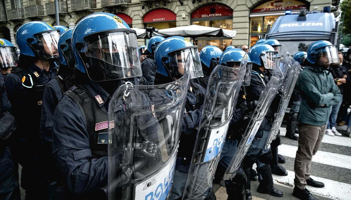 https://wips.plug.it/cips/notizie.virgilio.it/cms/2026/09/torino-vannacci.jpg