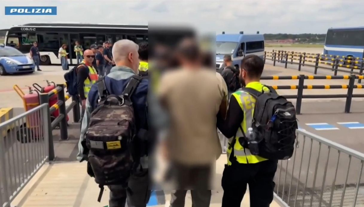 trapper bratan rimpatriato dopo aver bloccato la milano meda per girare un video l annuncio di piantedosi da Virgilio.it trapper bratan rimpatriato dopo aver bloccato la milano meda per girare un video l annuncio di piantedosi