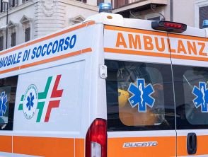 Tromba d’aria fa scoppiare una finestra a Siena, donna morta per grave emorragia: vena recisa dal vetro rotto