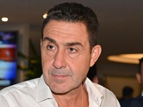Tensione a Torino per la presenza di Vannacci al convegno della polizia, uova e fumogeni contro gli agenti