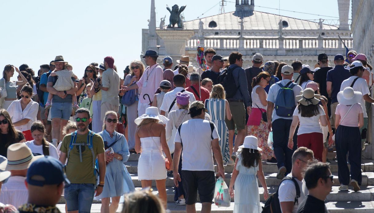 venezia scambiata per borseggiatrice e presa a botte dai turisti dopo il grido pickpocket da Virgilio.it venezia scambiata per borseggiatrice e presa a botte dai turisti dopo il grido pickpocket
