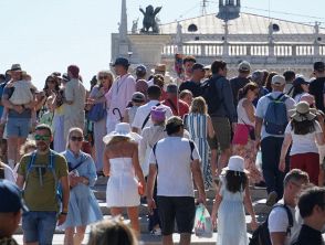 Venezia, scambiata per borseggiatrice e presa a botte dai turisti dopo il grido 