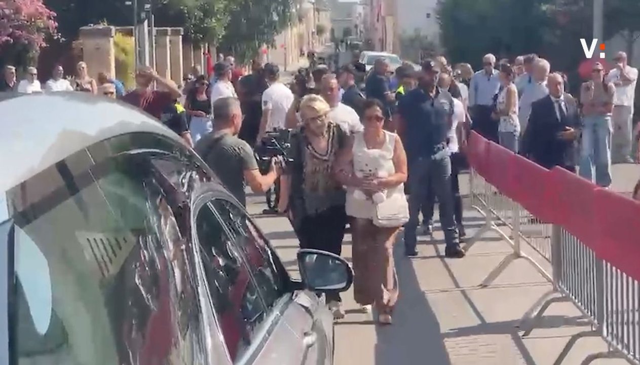 funerale di lorena isceri a squinzano il video della madre che stringe il suo orsacchiotto davanti alla bara da Virgilio.it funerale di lorena isceri a squinzano il video della madre che stringe il suo orsacchiotto davanti alla bara