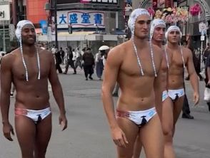 Giocatori della Pro Recco in costume per strada a Tokyo nel quartiere Shibuya, il video della 