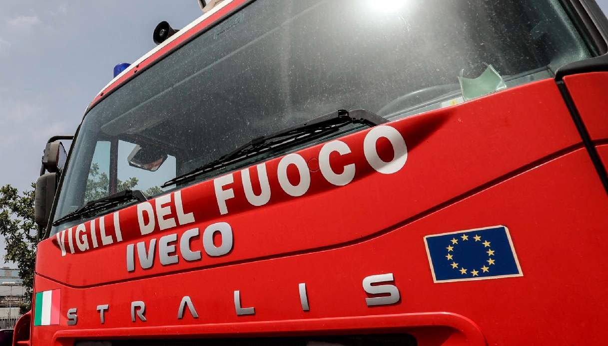 potente esplosione in un appartamento a roma durante la rimozione di un nido d8217api due operai feriti da Virgilio.it potente esplosione in un appartamento a roma durante la rimozione di un nido d8217api due operai feriti