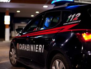 Violenza sessuale a Castellammare di Stabia, ragazza sequestrata in una cantina: era stata adescata sui social