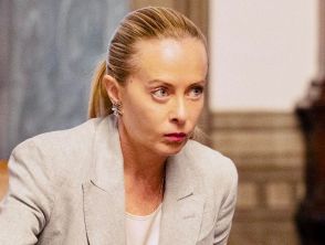 Violenza sessuale su 13enne, dopo due giorni esce dal carcere. Meloni: “Chi lo spiega alla famiglia?”