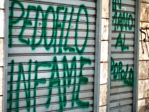 Molestie alla 13enne a Torino, minacce alla gip che non ha convalidato il fermo: 