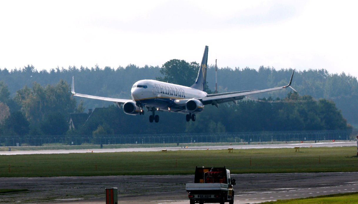 volo ryanair da pisa a prestwick costretto ad atterraggio d emergenza stava finendo il carburante l indagine da Virgilio.it volo ryanair da pisa a prestwick costretto ad atterraggio d emergenza stava finendo il carburante l indagine