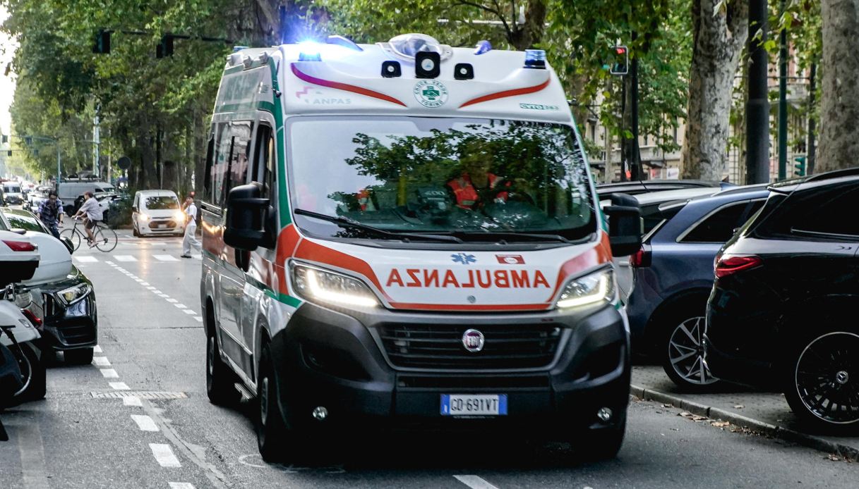 a pordenone bambino di 4 anni cade dal balcone il padre si lancia e lo protegge finiti su un auto illesi da Virgilio.it a pordenone bambino di 4 anni cade dal balcone il padre si lancia e lo protegge finiti su un auto illesi