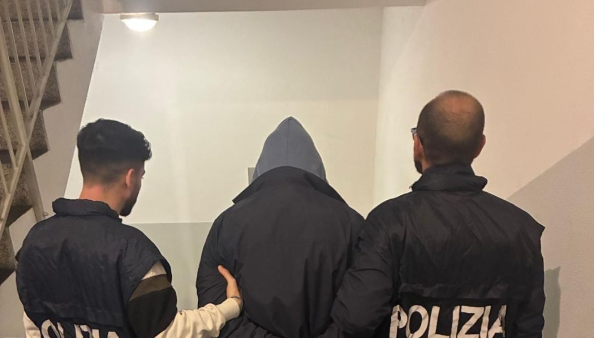 entra in casa di un anziana e la aggredisce ma viene messo in fuga dal nipote 31enne arrestato a piacenza da Virgilio.it entra in casa di un anziana e la aggredisce ma viene messo in fuga dal nipote 31enne arrestato a piacenza
