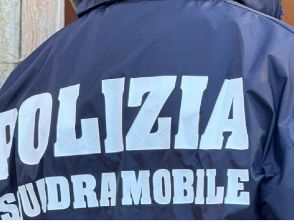 Padre condannato a 16 anni per violenza sessuale sulla figlia arrestato in Perù, latitanza finita a Lima