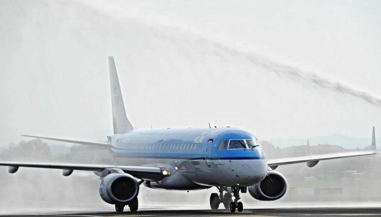 atterraggio d emergenza a malpensa per un aereo partito da newark possibile guasto a uno dei motori da Virgilio.it atterraggio d emergenza a malpensa per un aereo partito da newark possibile guasto a uno dei motori
