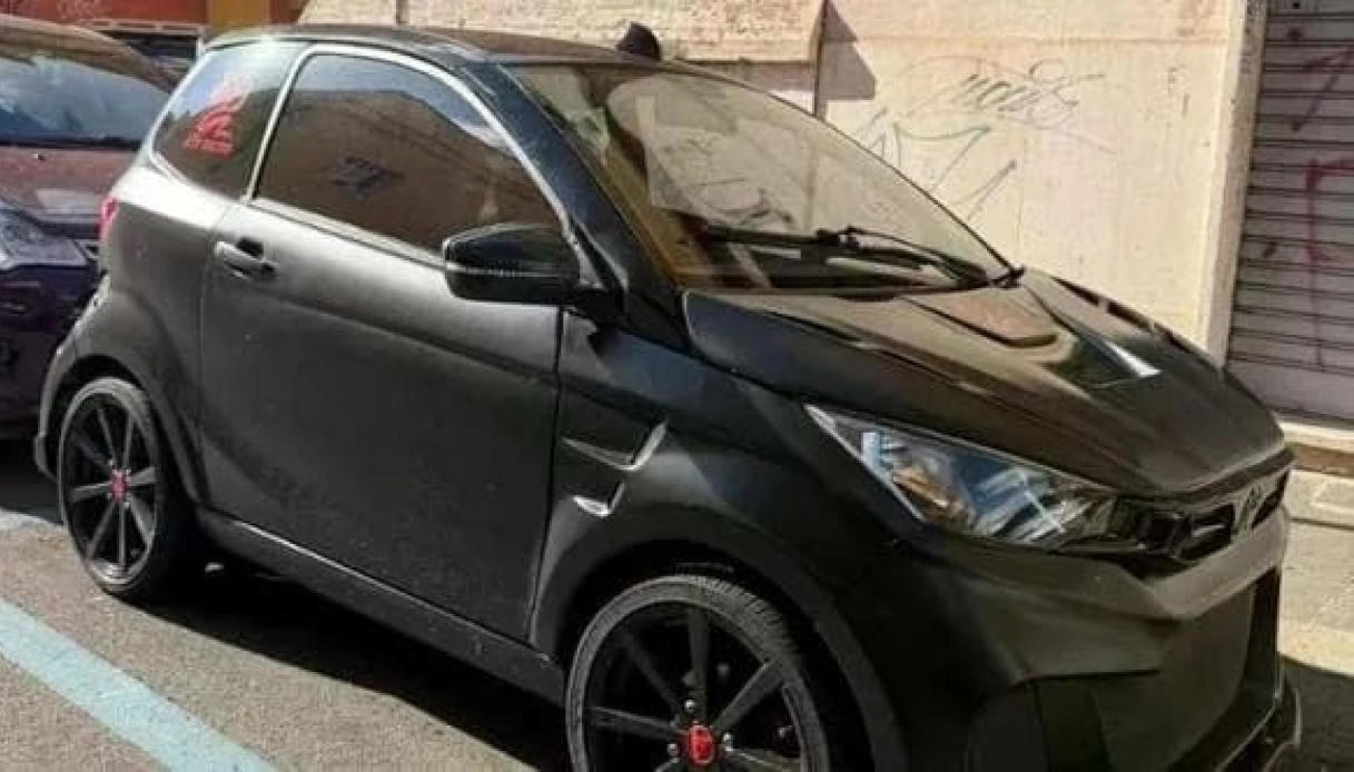 https://wips.plug.it/cips/notizie.virgilio.it/cms/2026/10/banda-minicar-roma-fratello.jpg