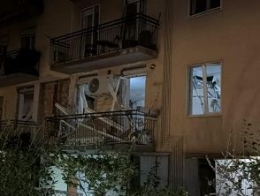 Violenta esplosione a Bergamo in una palazzina, feriti gravi: l'ipotesi sulla fuga di gas