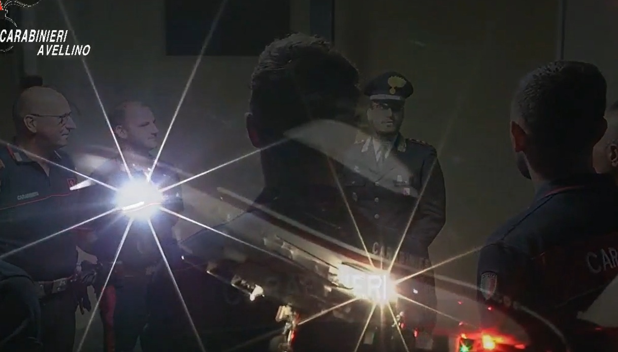 cocaina sottovuoto in una scatola di scarpe a montoro il video del blitz in casa arrestato 23enne da Virgilio.it cocaina sottovuoto in una scatola di scarpe a montoro il video del blitz in casa arrestato 23enne
