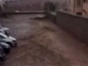 Isola d'Elba colpita da un nubifragio, il video dei fiumi di fango nelle strade del comune di Rio