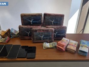 5 kg di cocaina e 40mila euro, scambio tra bici e auto sul lungolago di Albano fa scattare il blitz: 2 arresti