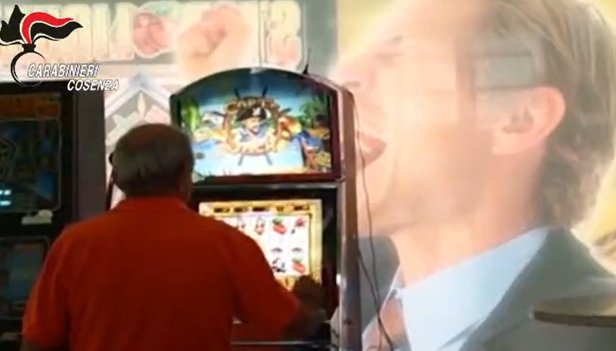 maxi frode sulle slot machine a cosenza come le hanno manomesse per sottrarre milioni allo stato da Virgilio.it maxi frode sulle slot machine a cosenza come le hanno manomesse per sottrarre milioni allo stato