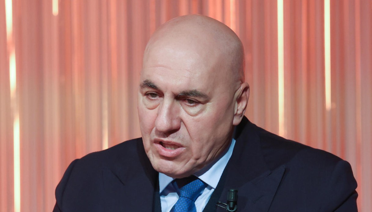 elicottero caduto in bosnia il m5s attacca sulla manutenzione crosetto reagisce indegni da Virgilio.it elicottero caduto in bosnia il m5s attacca sulla manutenzione crosetto reagisce indegni