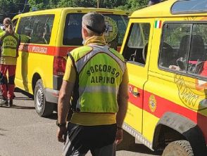 Esce per una passeggiata sull'altopiano di Asiago e scivola, trovata morta donna 65enne di Mirano