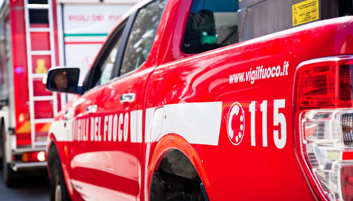 Esplosione in officina a Roma in zona Casal Monastero, morto operaio: sospensioni di un camion "saltate"