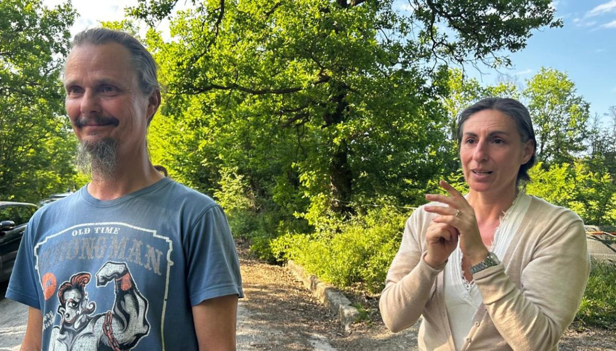 famiglia nel bosco avvocato simone pillon chiede rientro immediato dei bambini a casa con nathan e catherine da Virgilio.it famiglia nel bosco avvocato simone pillon chiede rientro immediato dei bambini a casa con nathan e catherine