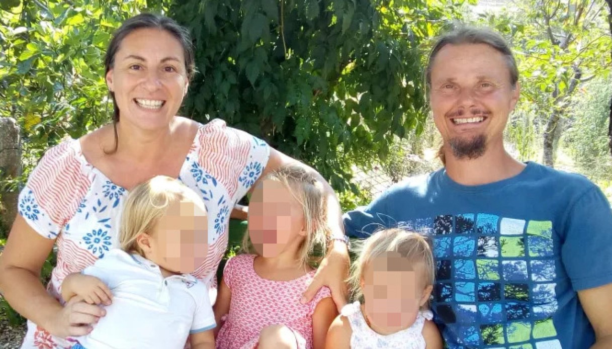 famiglia nel bosco i bambini tornano a casa a palmoli per il weekend il giorno pi249 bello da Virgilio.it famiglia nel bosco i bambini tornano a casa a palmoli per il weekend il giorno pi249 bello