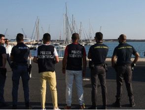 44 migranti soccorsi a 265 miglia dalla costa sbarcano a Pozzallo, presunti scafisti inchiodati dai testimoni