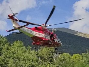 Cerca funghi nel bosco a Valli del Pasubio, scivola e precipita per 100 metri: morta una donna di 67 anni