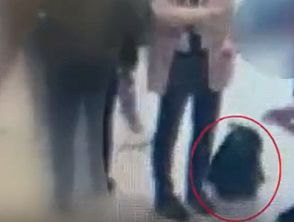 Roma Termini, il trucco delle monete e il furto in pochi secondi: così derubavano i viaggiatori, arrestati